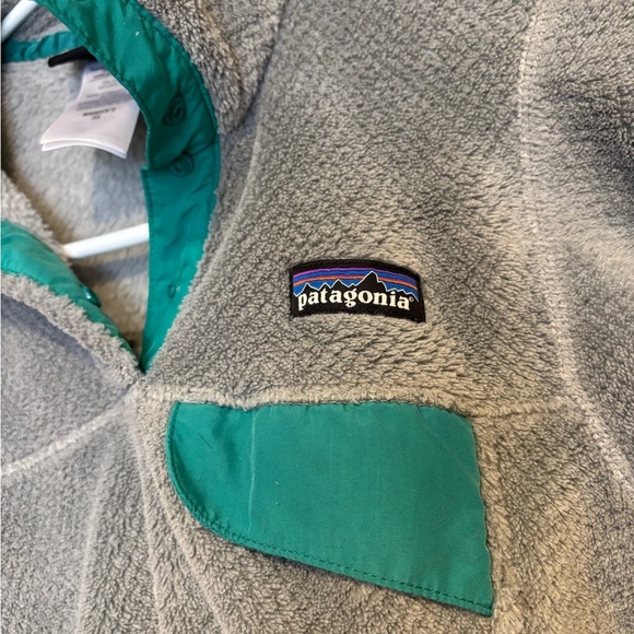 Grey and Green Patagonia Re-tool Synchilla Pullover Size Women's Extra Small - Picture 4 of 5